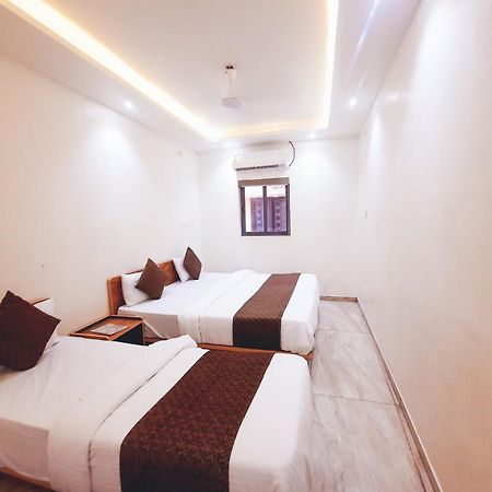Hotel Nova Pride Rajkot Bagian luar foto