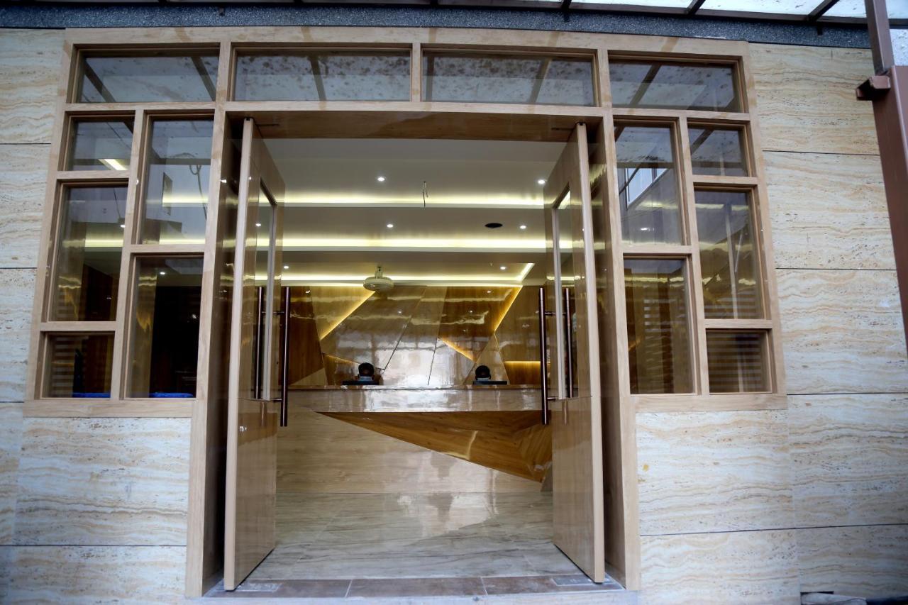 Hotel Nova Pride Rajkot Bagian luar foto