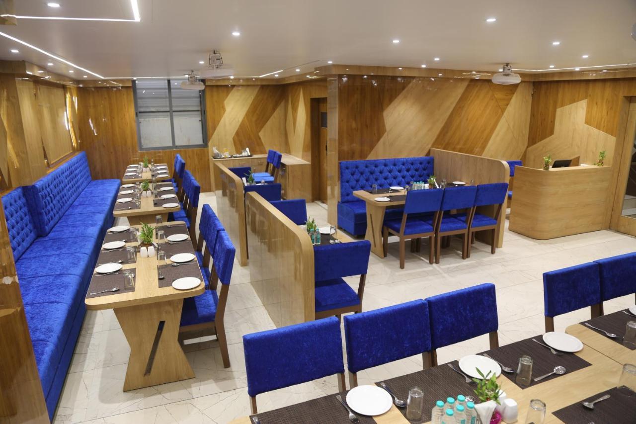 Hotel Nova Pride Rajkot Bagian luar foto