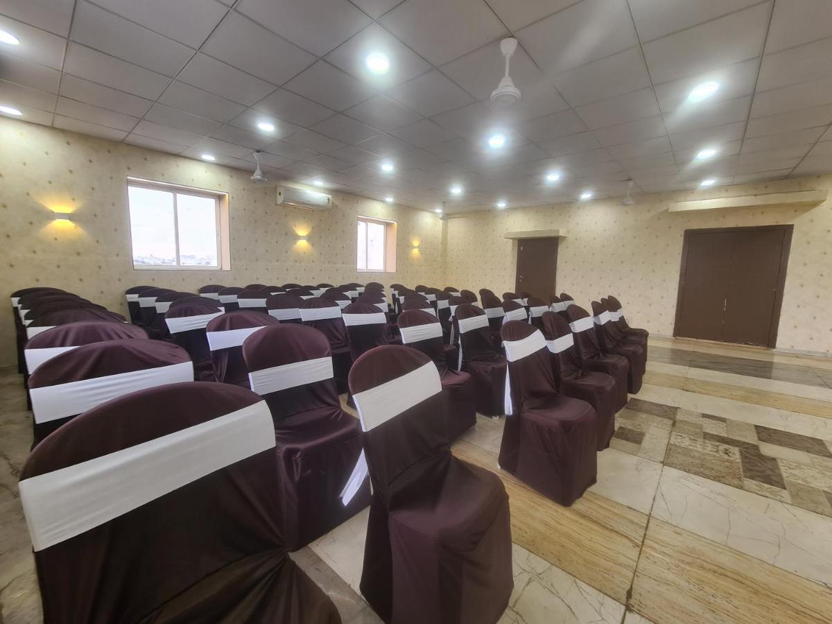 Hotel Nova Pride Rajkot Bagian luar foto