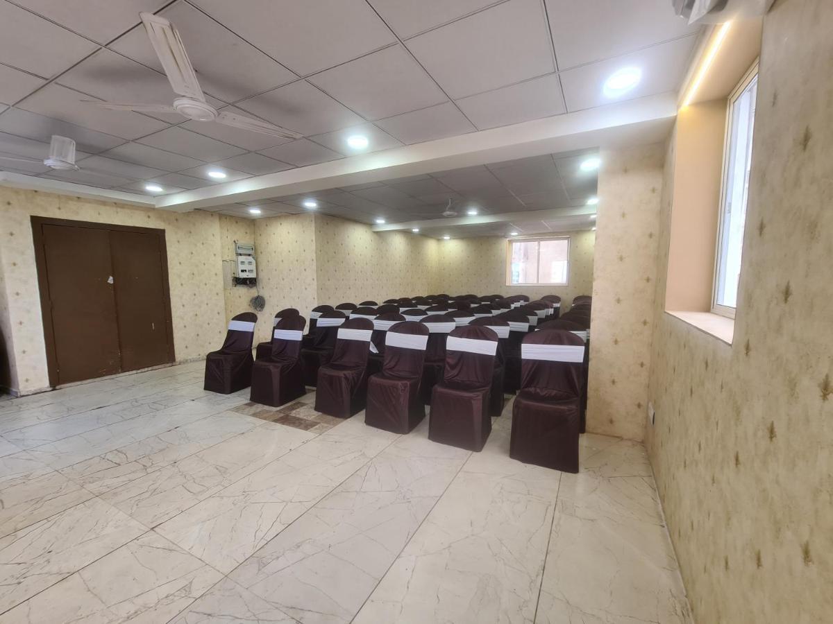 Hotel Nova Pride Rajkot Bagian luar foto