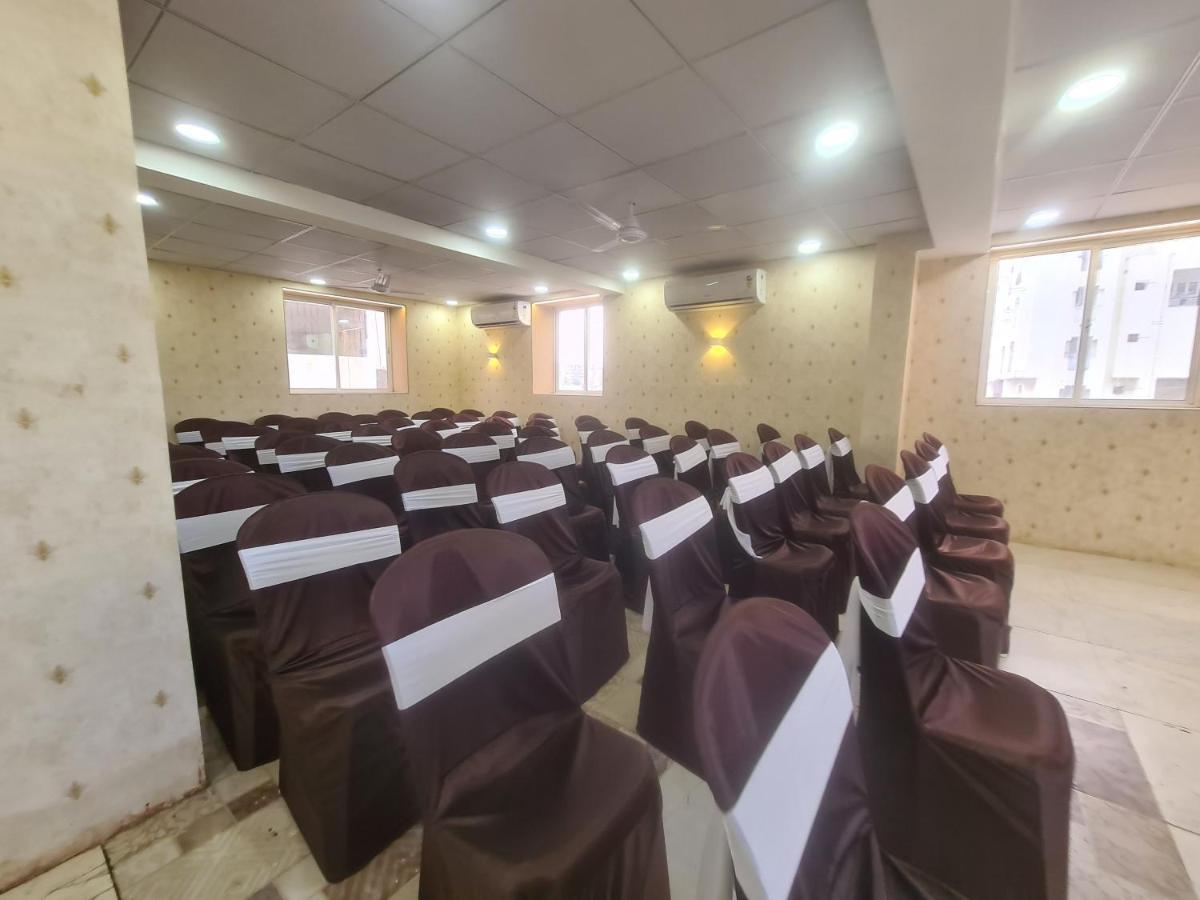 Hotel Nova Pride Rajkot Bagian luar foto