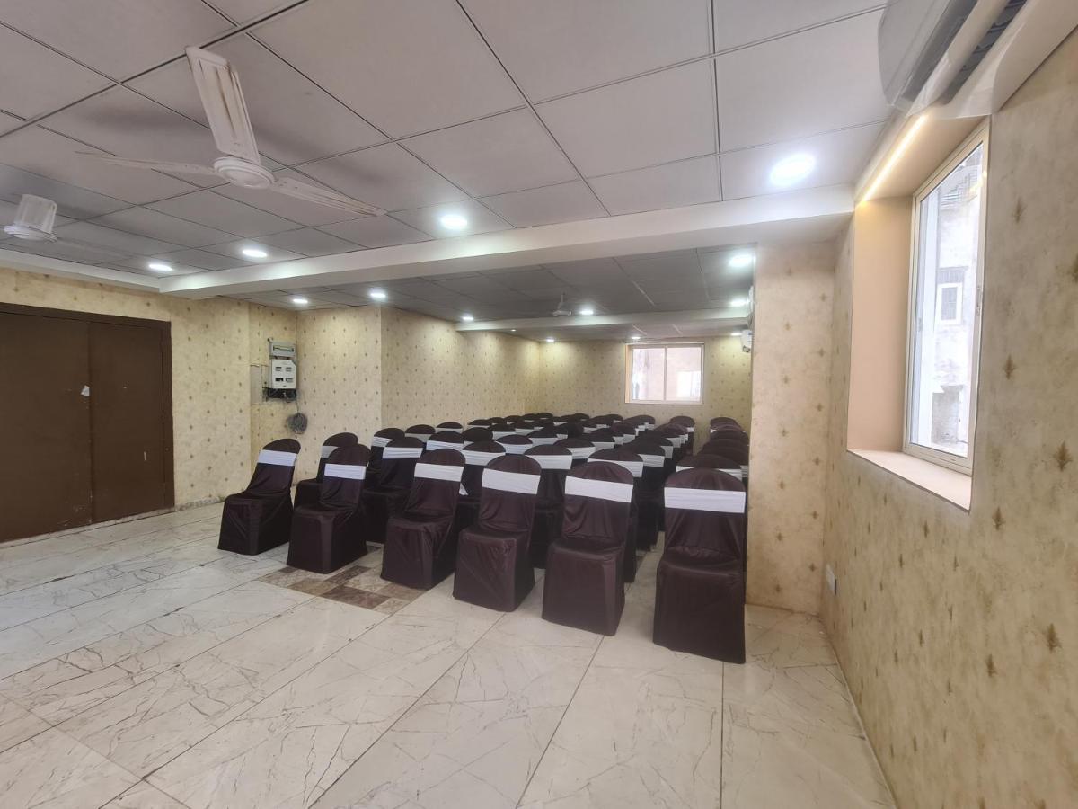 Hotel Nova Pride Rajkot Bagian luar foto
