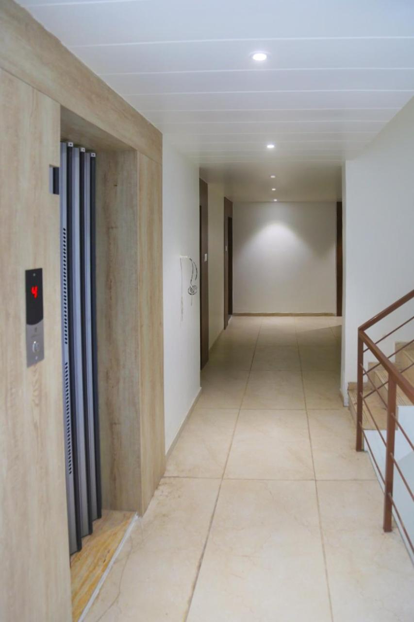 Hotel Nova Pride Rajkot Bagian luar foto