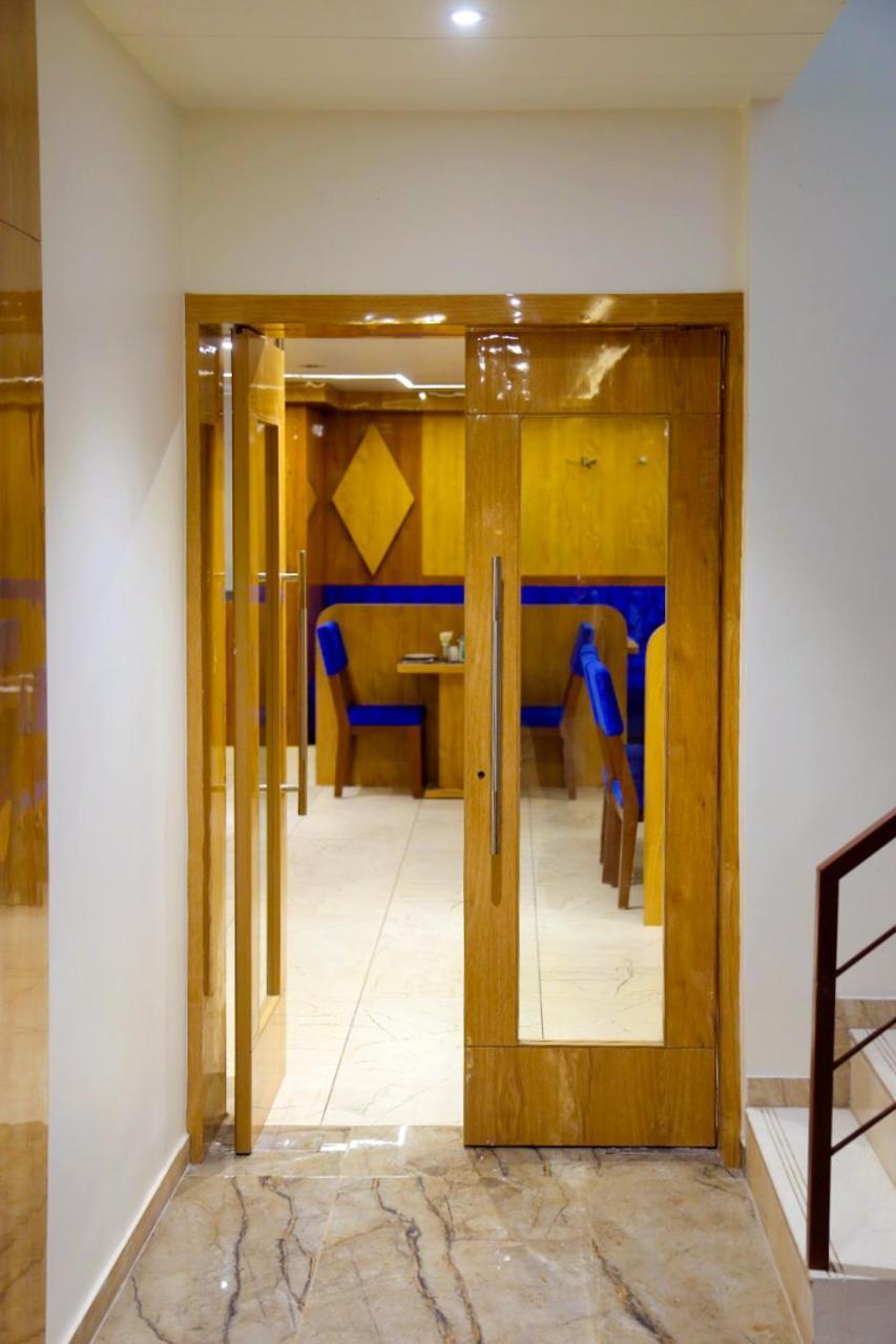 Hotel Nova Pride Rajkot Bagian luar foto