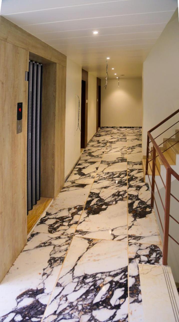 Hotel Nova Pride Rajkot Bagian luar foto
