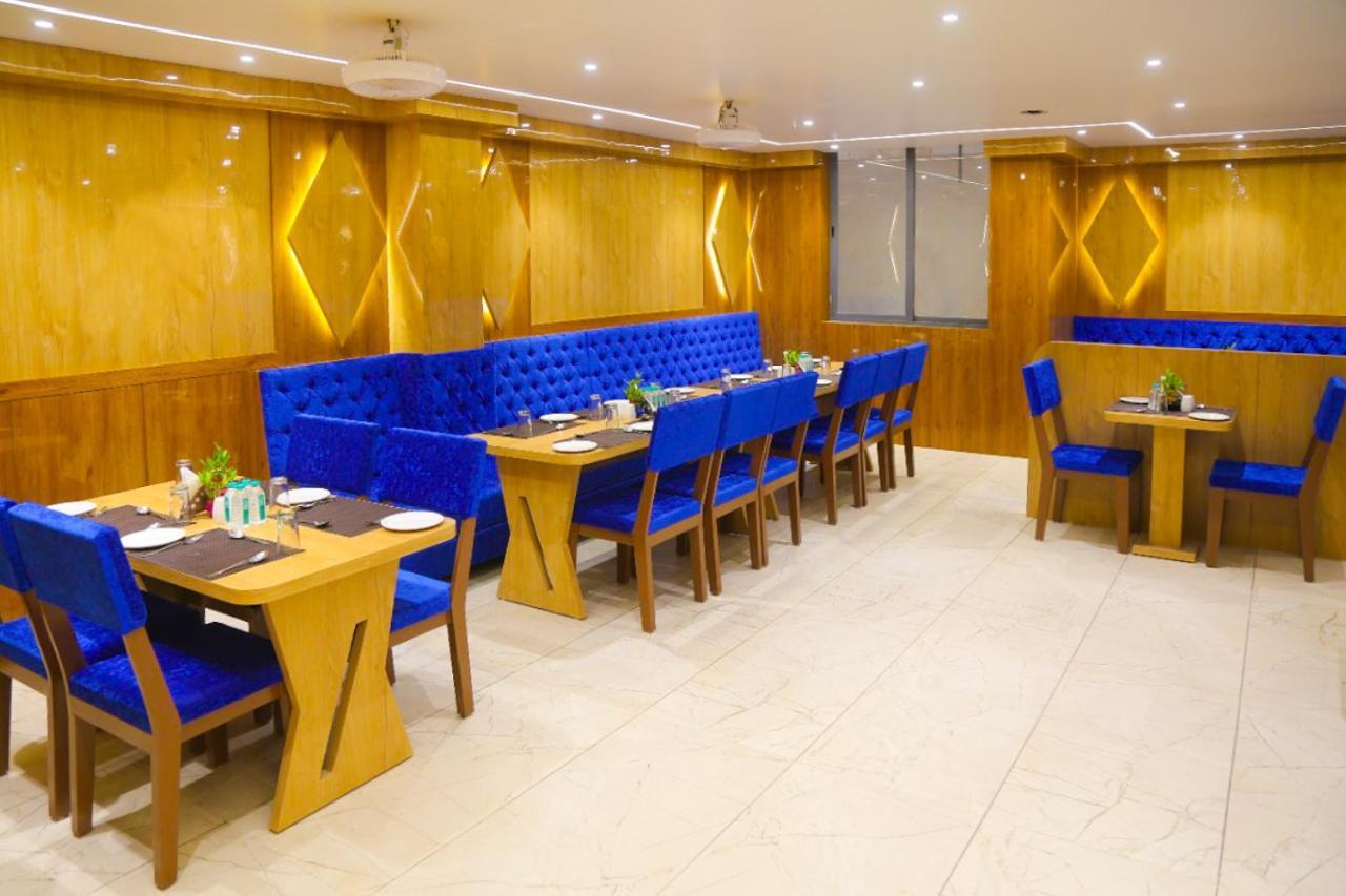 Hotel Nova Pride Rajkot Bagian luar foto