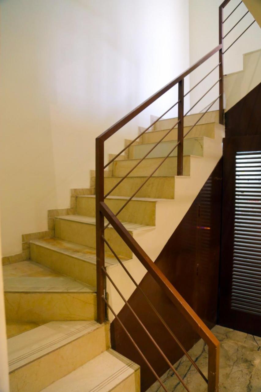 Hotel Nova Pride Rajkot Bagian luar foto
