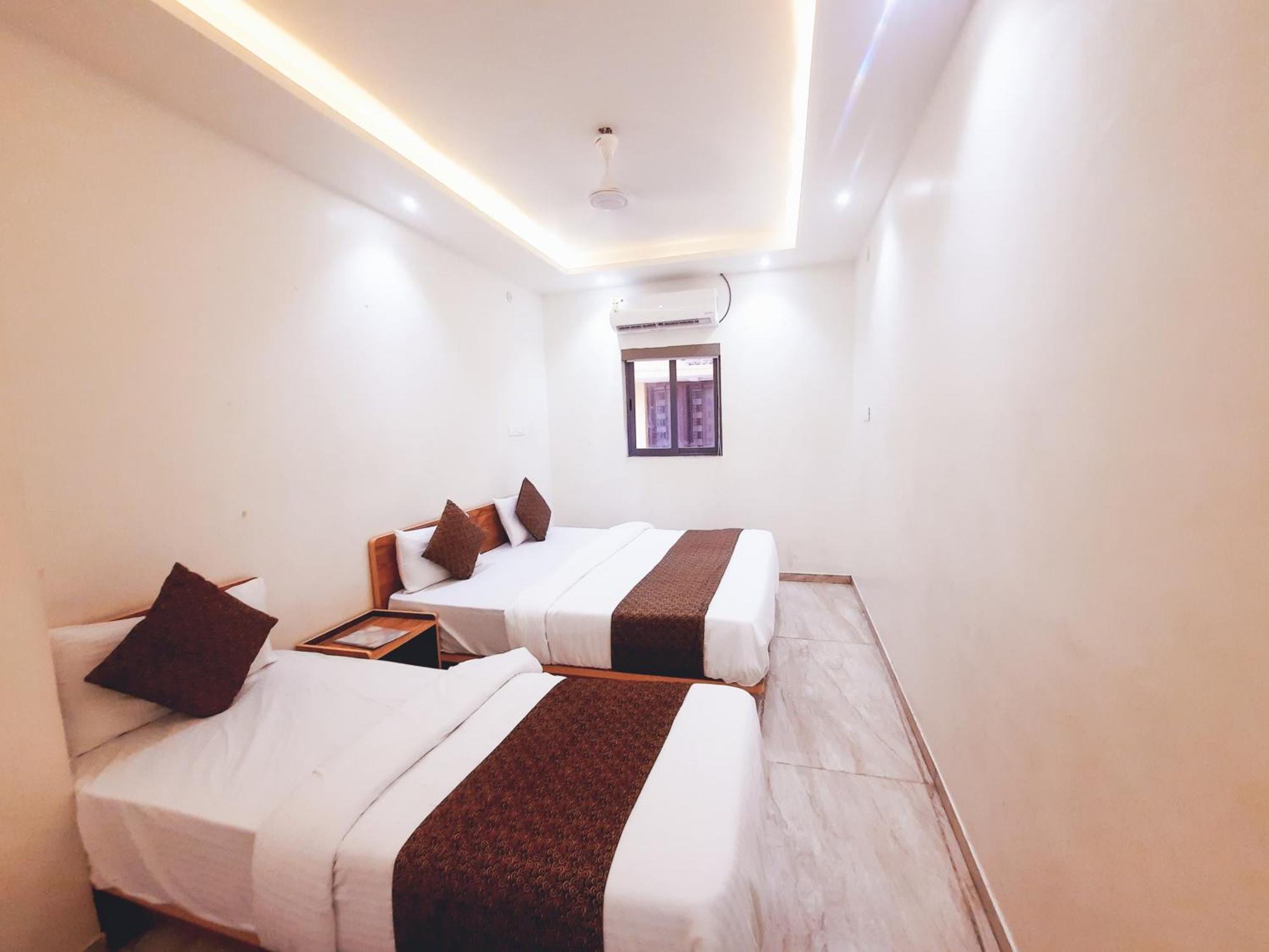 Hotel Nova Pride Rajkot Bagian luar foto