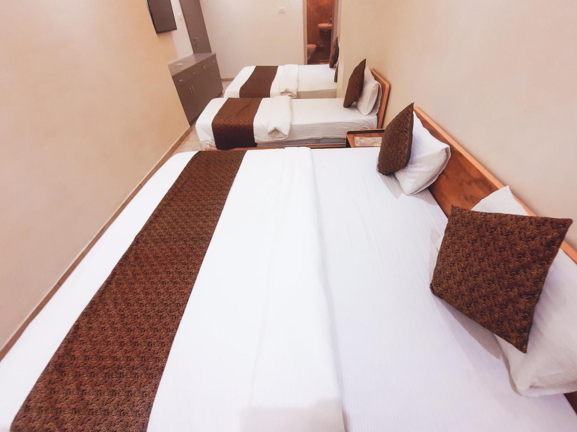 Hotel Nova Pride Rajkot Bagian luar foto