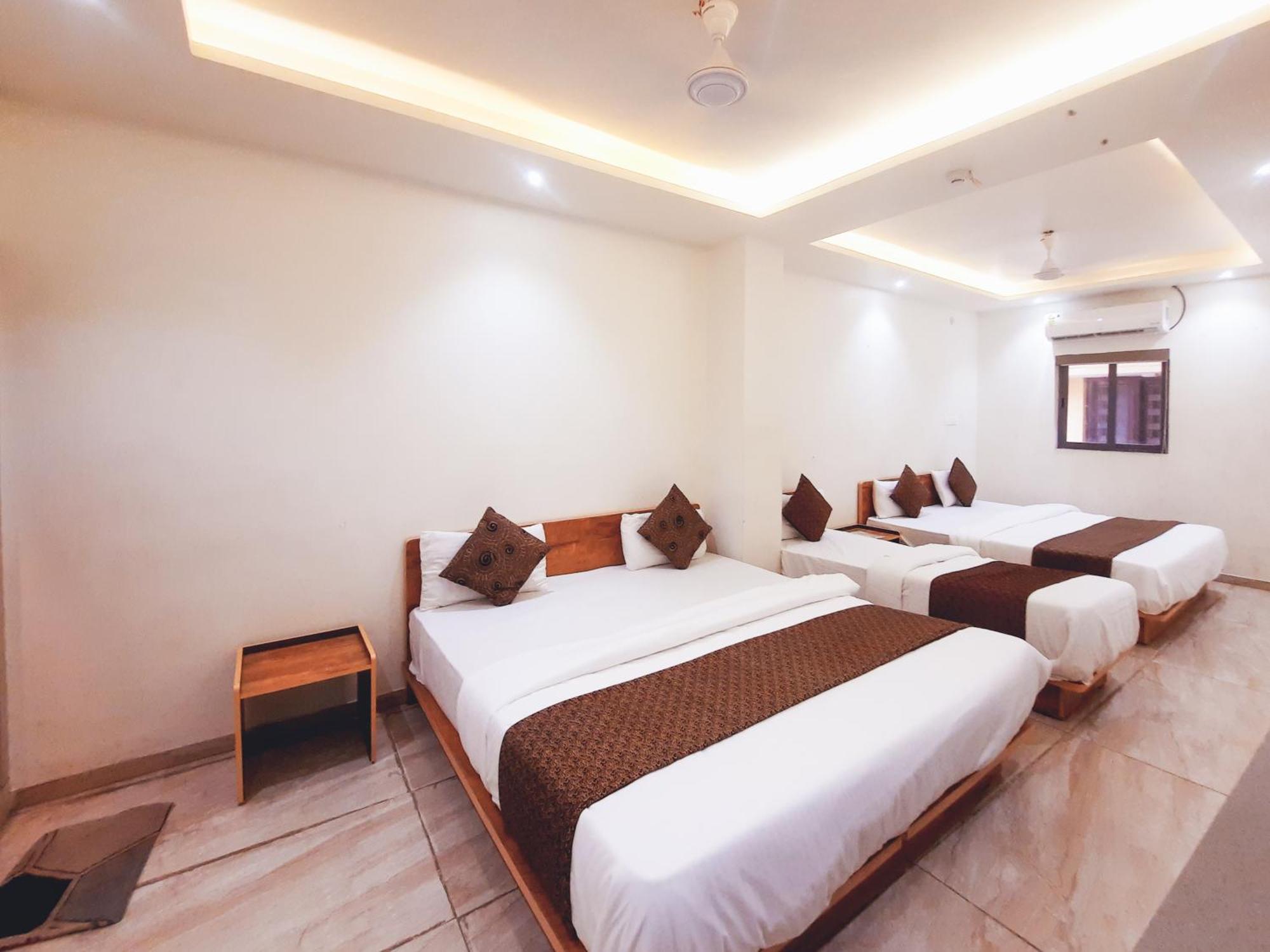 Hotel Nova Pride Rajkot Bagian luar foto
