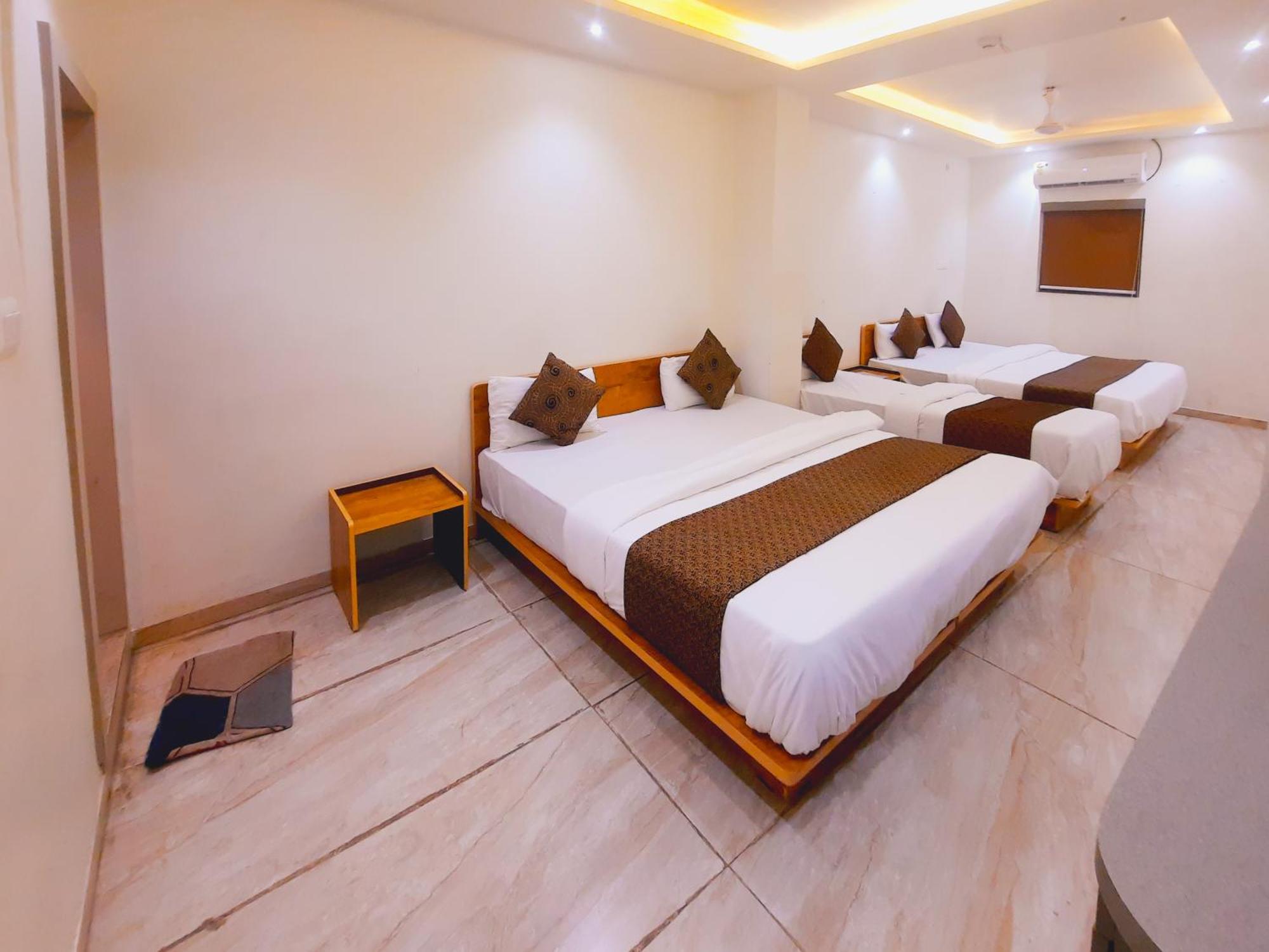 Hotel Nova Pride Rajkot Bagian luar foto