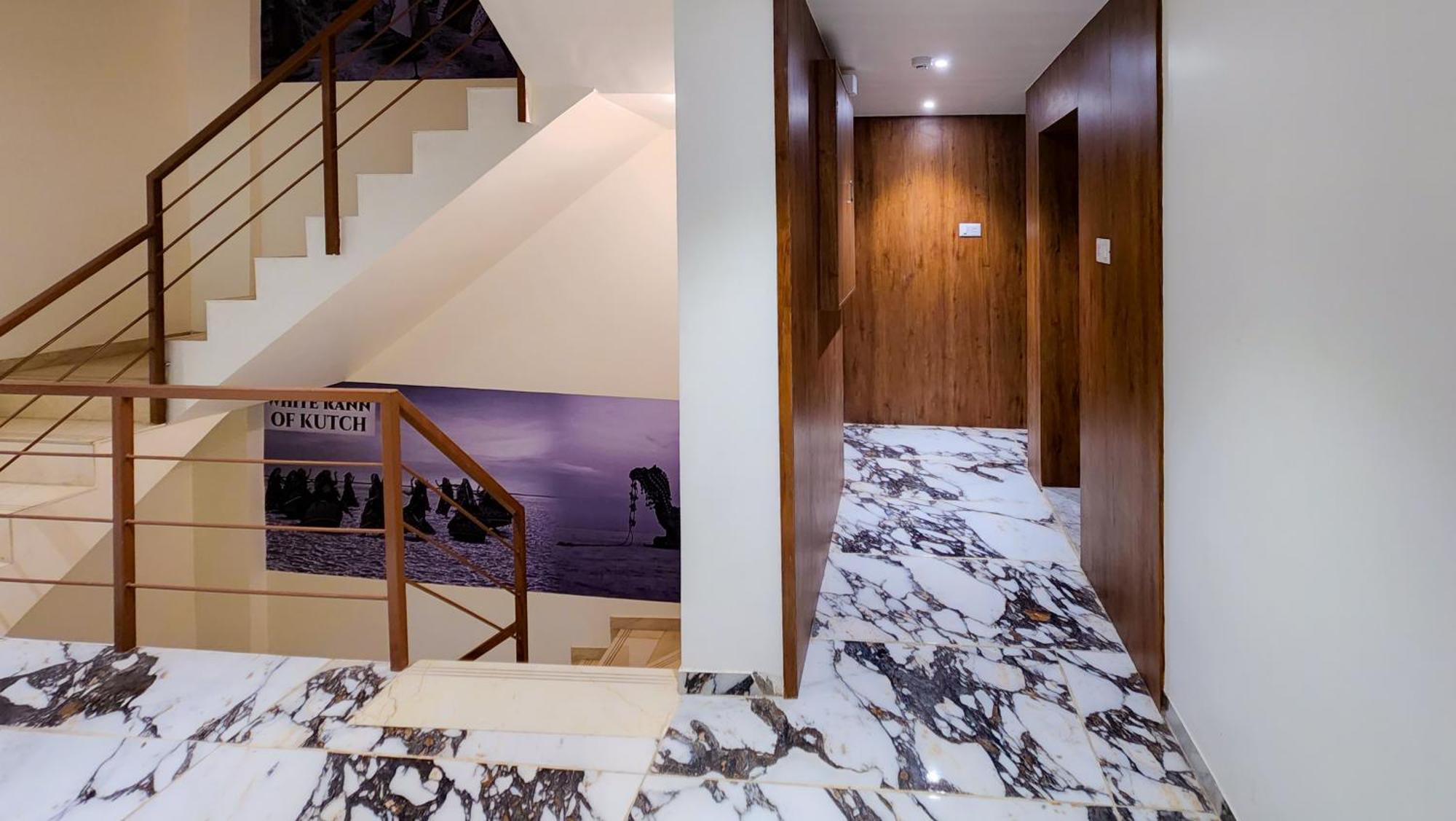 Hotel Nova Pride Rajkot Bagian luar foto