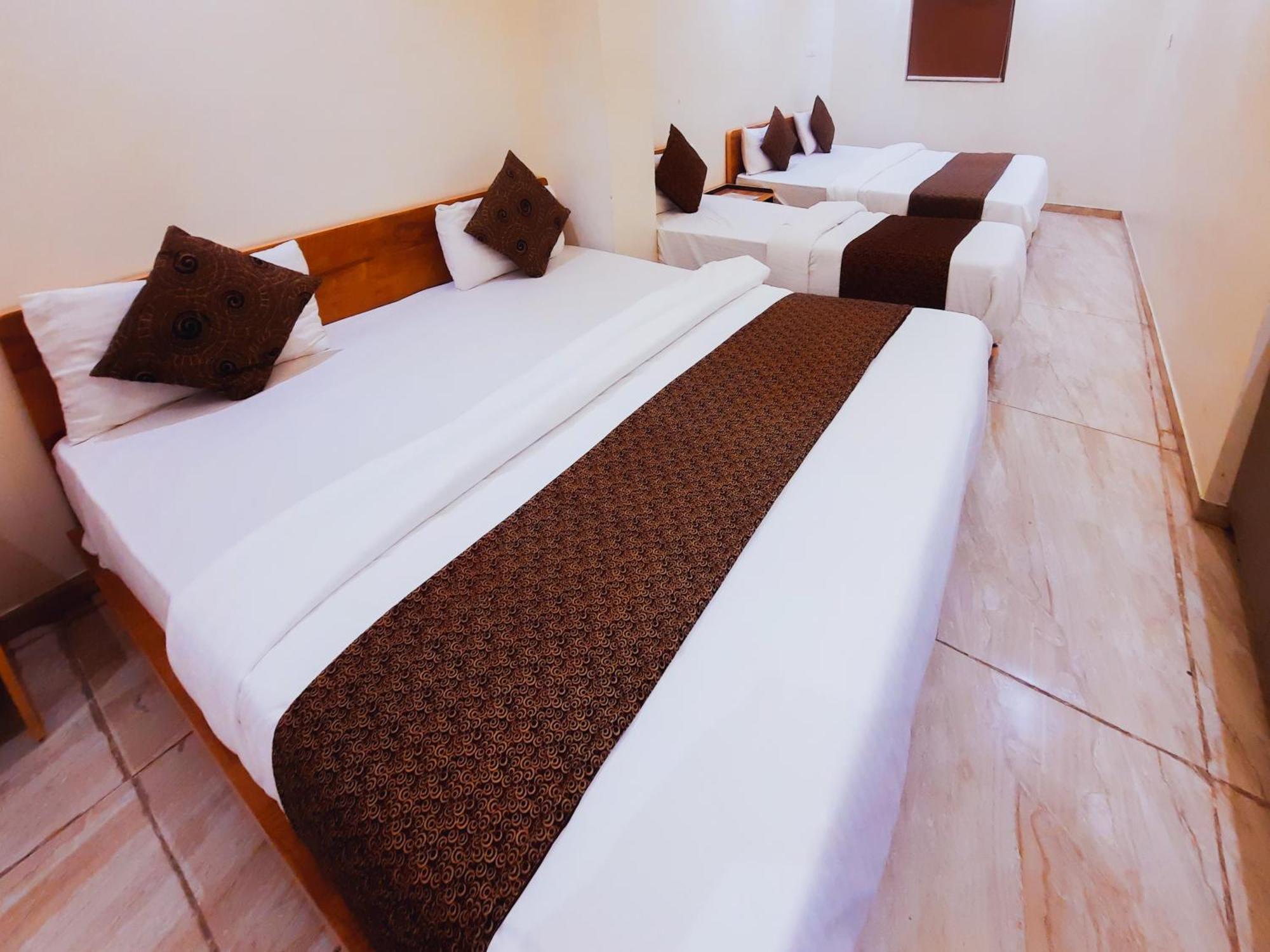 Hotel Nova Pride Rajkot Bagian luar foto