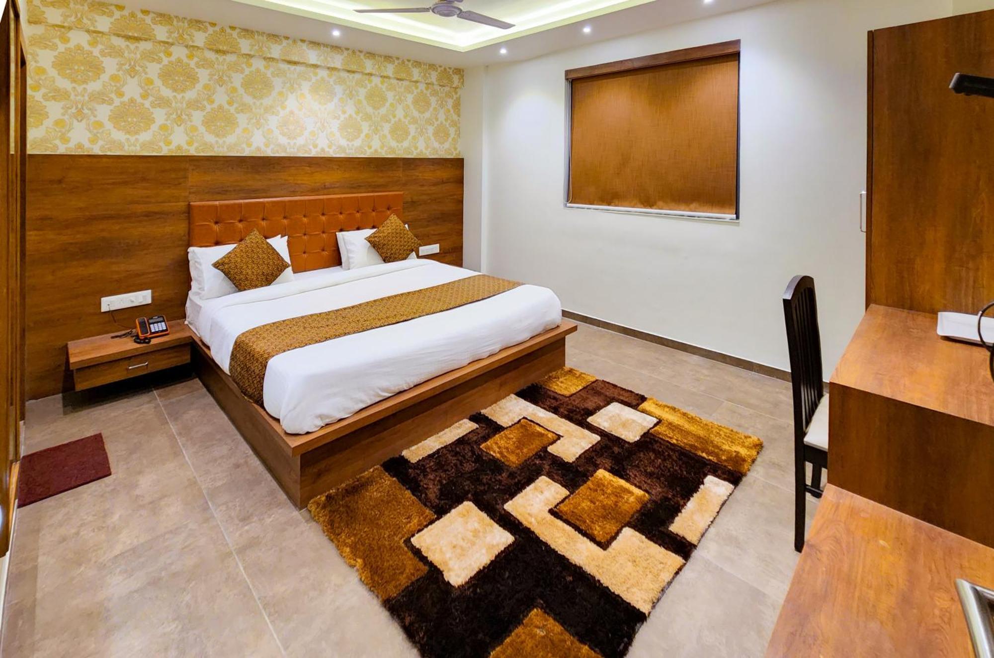 Hotel Nova Pride Rajkot Bagian luar foto
